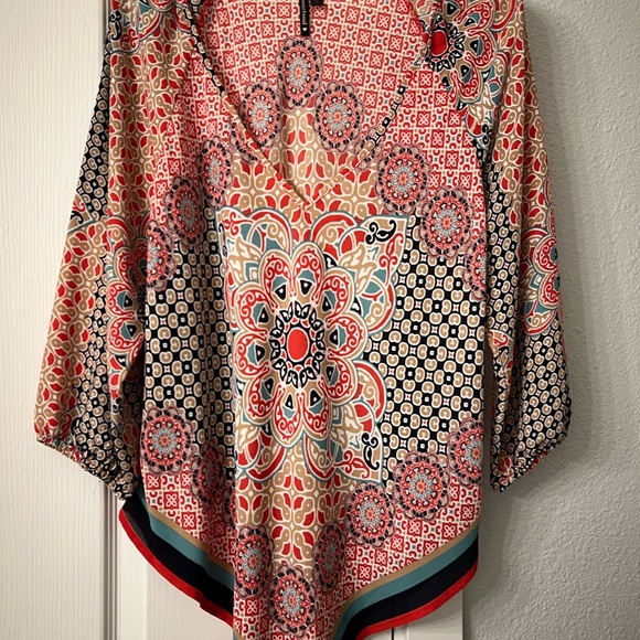 Heart Soul V-Neck Blouse! Large - Picture 3 of 10